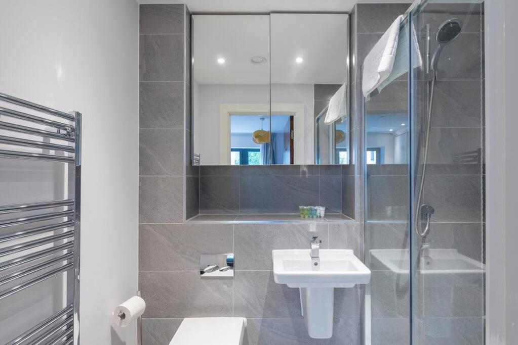 Apartmán Stylish 2 Bed 2 Bath In Highgate & Free Parking Londýn Exteriér fotografie